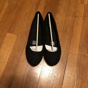 🔥🔥NEVER WORN🔥🔥 Black East 5th Flats!